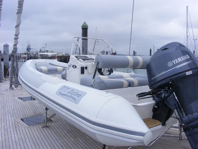 Smuggler Strata 470/490 Tender