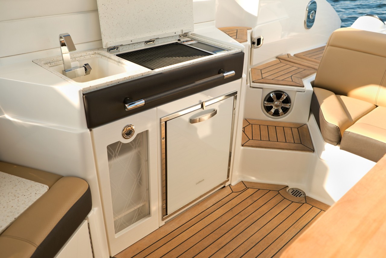 Sea Ray SLX 350 Outboard
