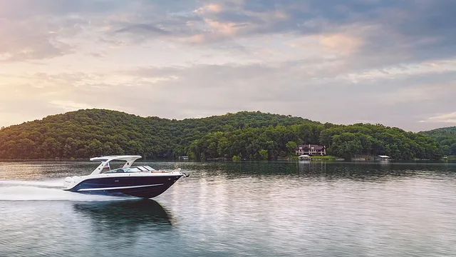 Sea Ray SLX 310 Outboard
