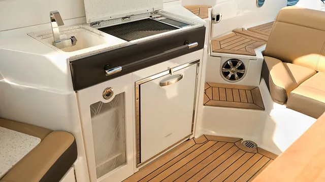 Sea Ray SLX 350 Outboard