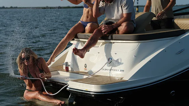 Sea Ray Sun Sport 230