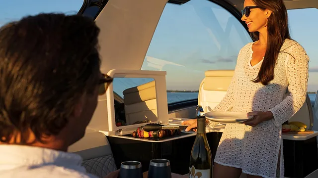 Sea Ray Sundancer 370 Outboard
