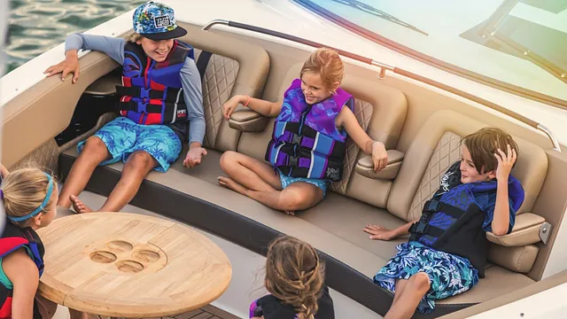 Sea Ray SLX 400 Outboard
