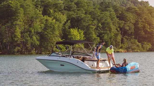Sea Ray SPX 230