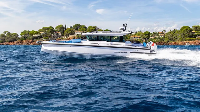 Axopar 37 XC Cross Cabin